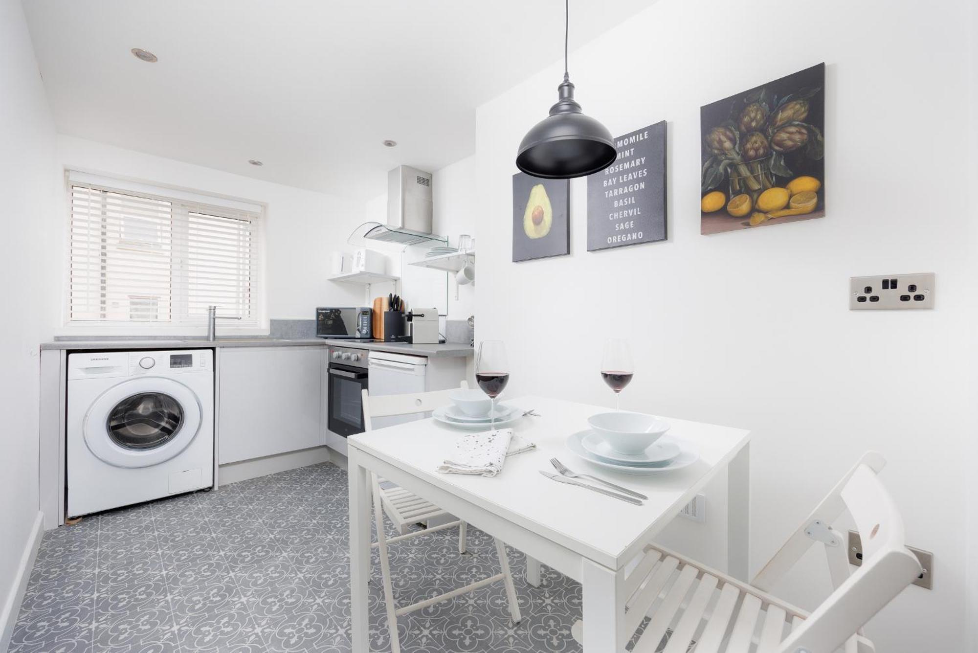 Boujis Central Plymouth Apartment - Sleeps 4 - Habita Property 외부 사진