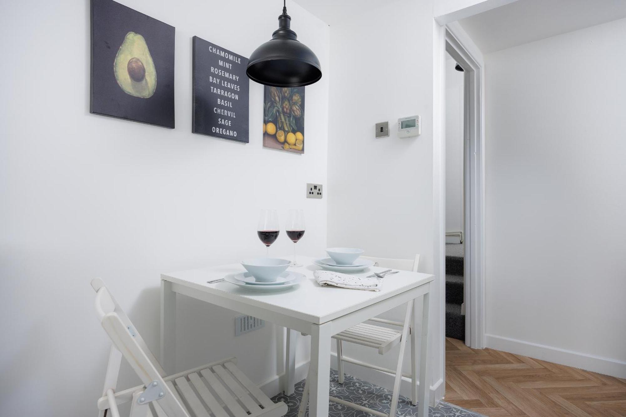 Boujis Central Plymouth Apartment - Sleeps 4 - Habita Property 외부 사진
