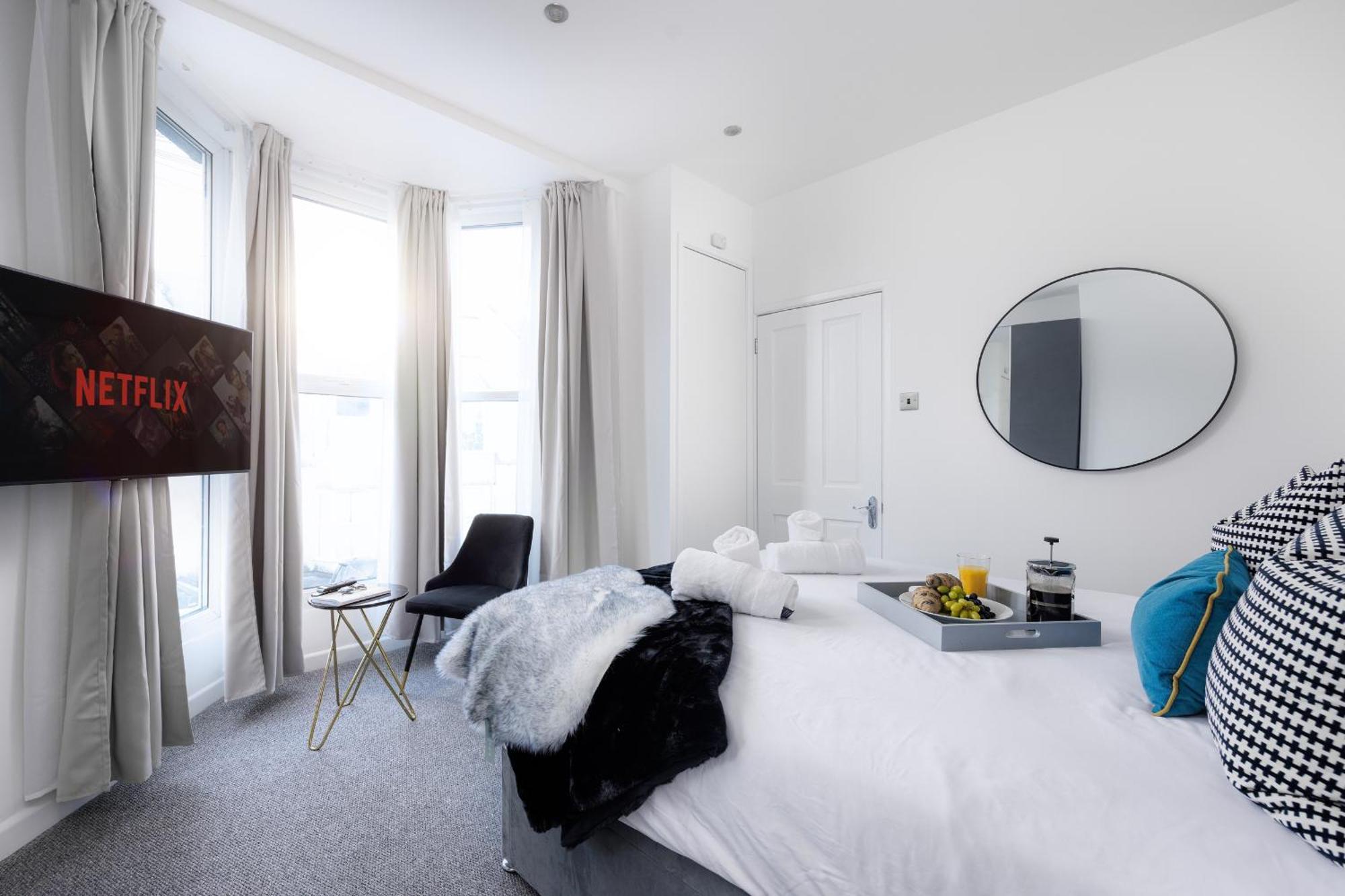 Boujis Central Plymouth Apartment - Sleeps 4 - Habita Property 외부 사진